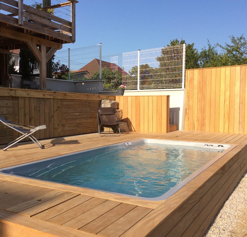 Mini-piscine sur terrasse bois : piscine sans permis de construire