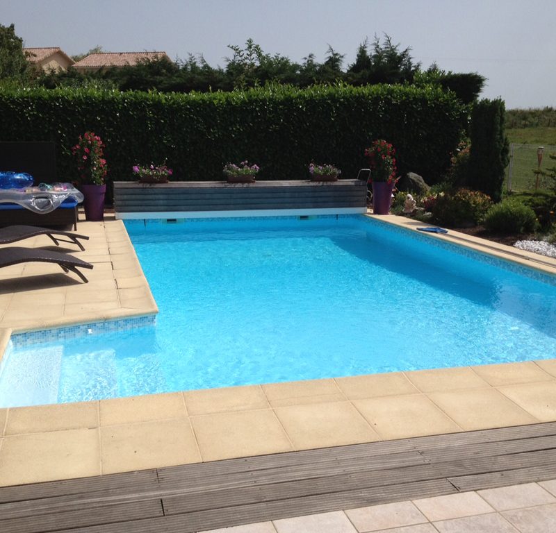 Rénovation d'une piscine extérieure en forme libre - Piscine Week-End