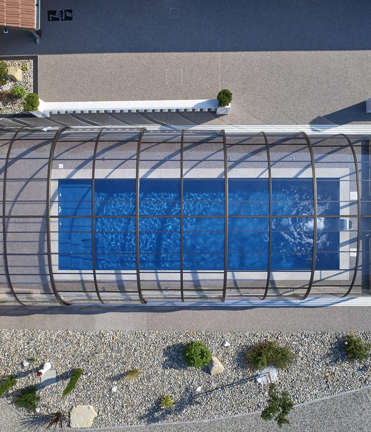 Couloir de nage avec nage à contre courant & abri haut télescopique
