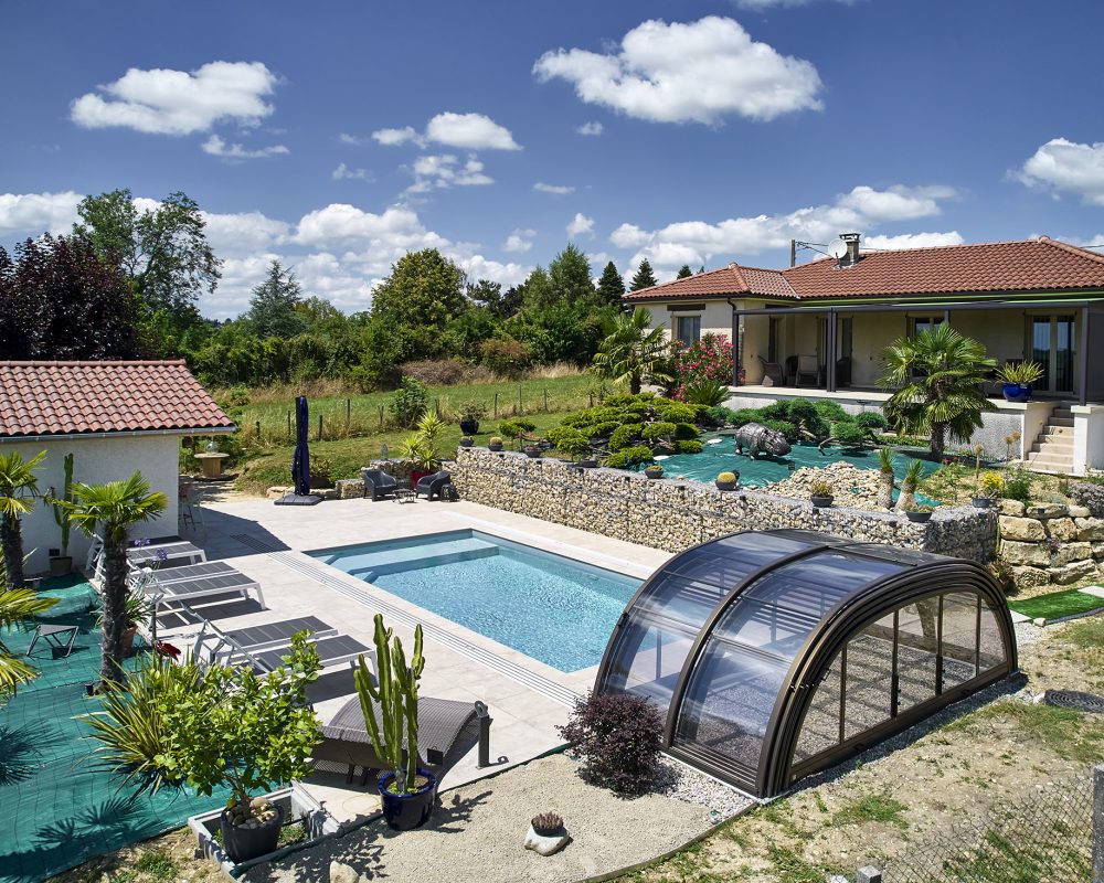 Piscine extérieure de 8x4 m avec abri mi-haut