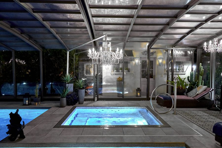 Transformation d'une piscine Luxe et construction d'un spa avec abri sur mesure - © Fabrice FERRER